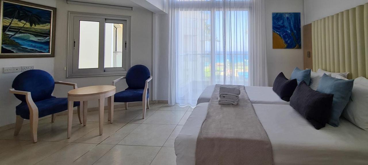 Phaedrus Living: Seafront Luxury Flat Pallini Court 113 Протарас Екстериор снимка