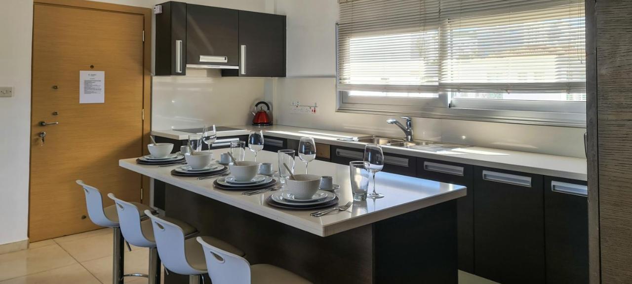 Phaedrus Living: Seafront Luxury Flat Pallini Court 113 Протарас Екстериор снимка