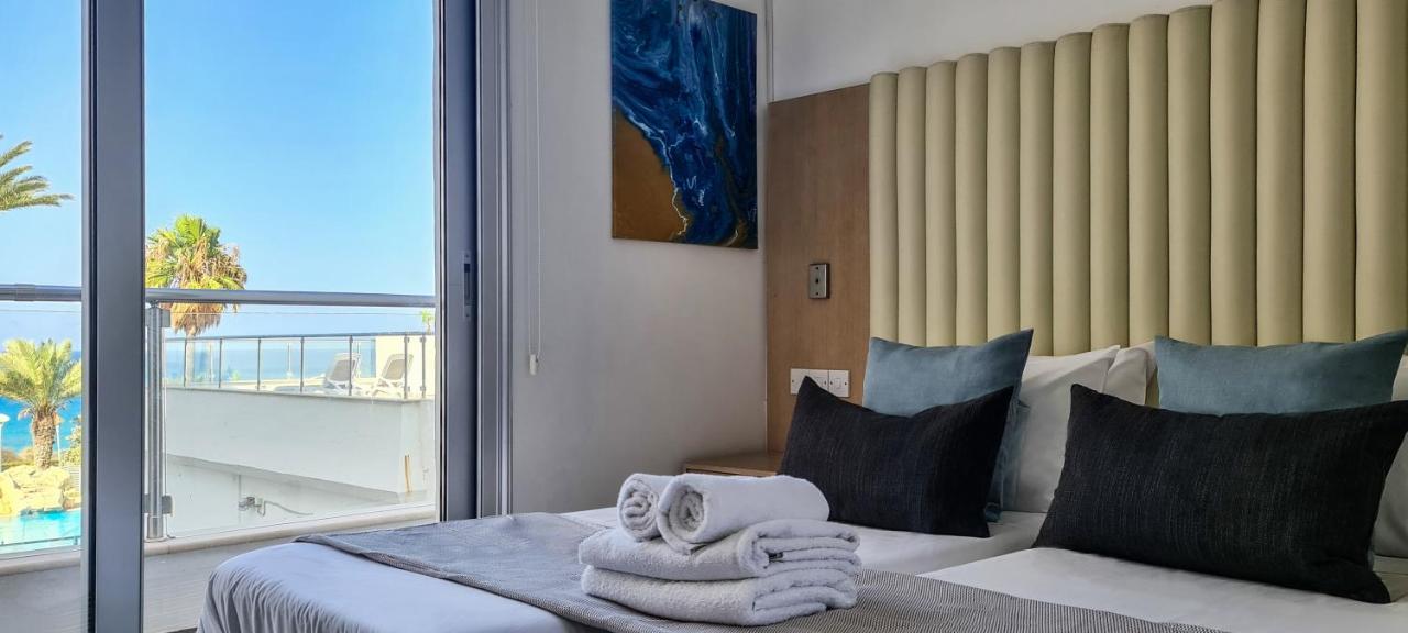 Phaedrus Living: Seafront Luxury Flat Pallini Court 113 Протарас Екстериор снимка