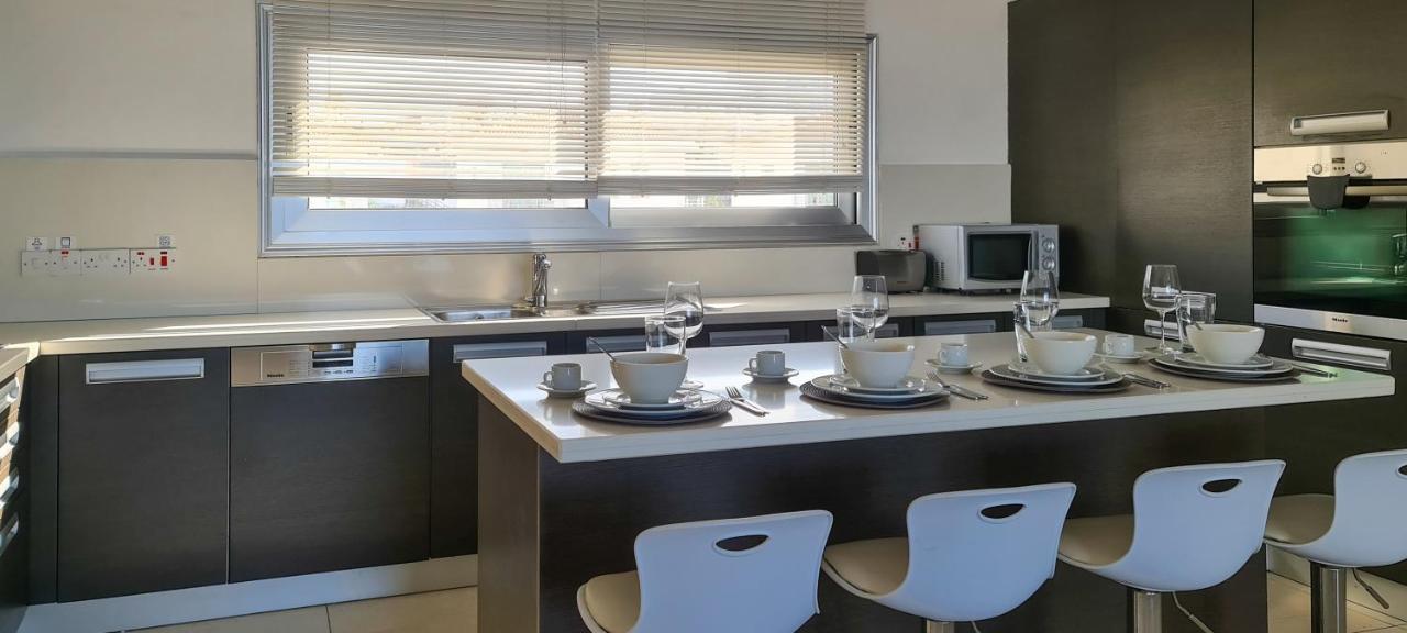 Phaedrus Living: Seafront Luxury Flat Pallini Court 113 Протарас Екстериор снимка