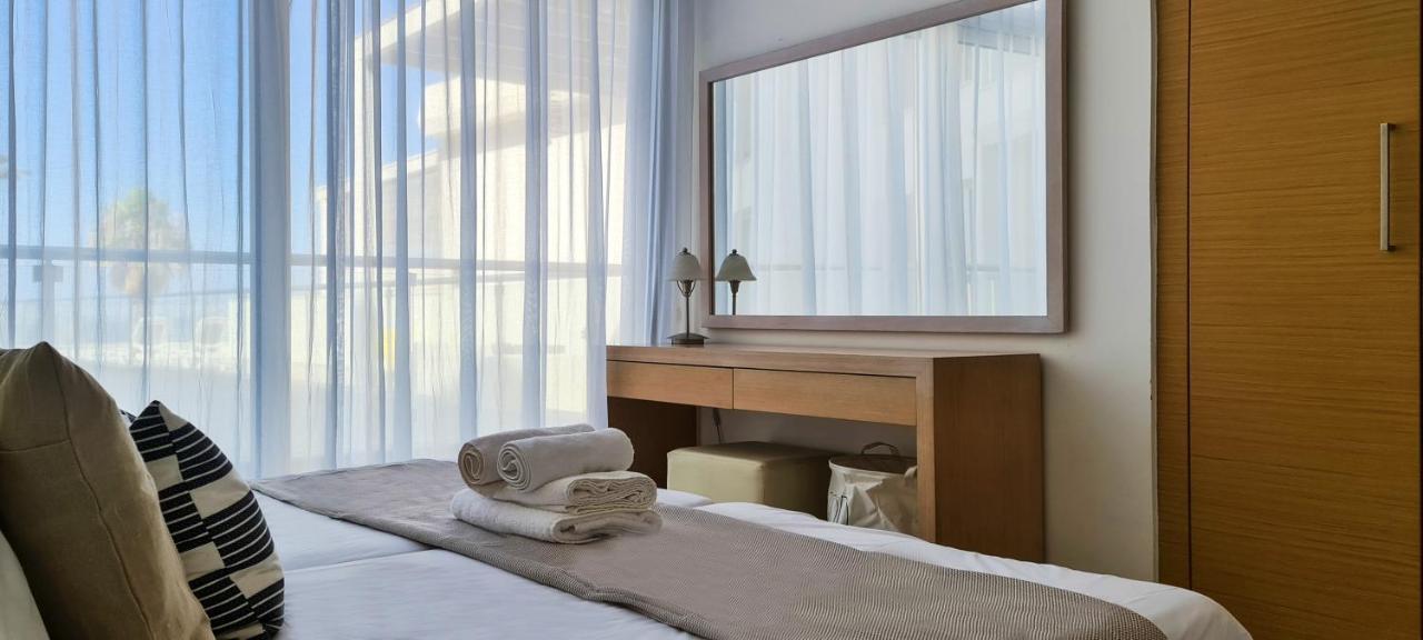 Phaedrus Living: Seafront Luxury Flat Pallini Court 113 Протарас Екстериор снимка