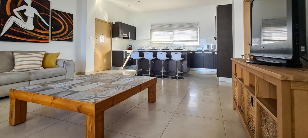 Phaedrus Living: Seafront Luxury Flat Pallini Court 113 Протарас Екстериор снимка