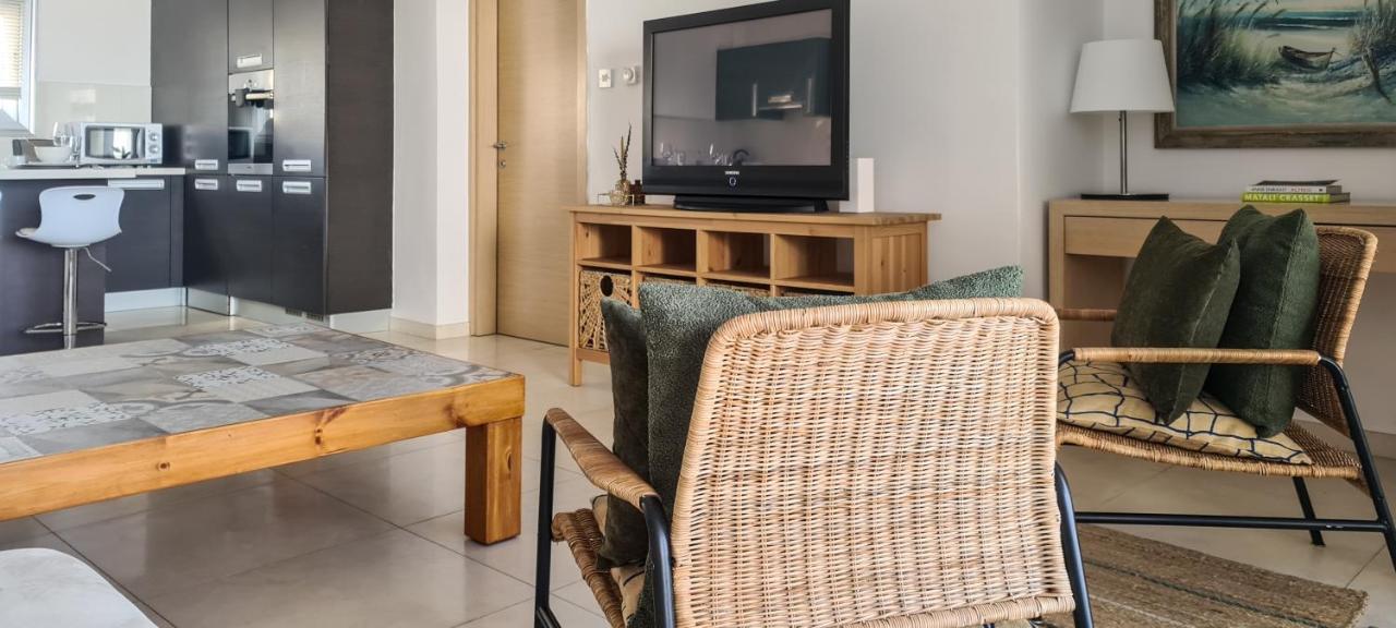 Phaedrus Living: Seafront Luxury Flat Pallini Court 113 Протарас Екстериор снимка